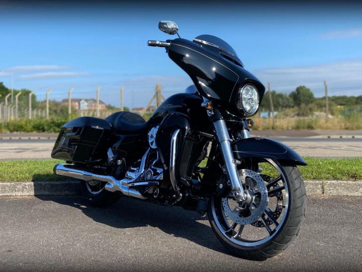 Harley-Davidson FLHXS STREET GLIDE SP 174 