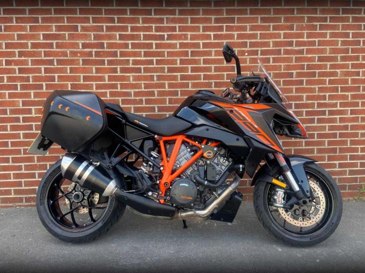 KTM 1290 SUPERDUKE GT 20 