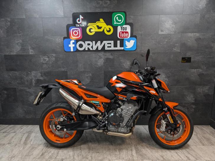 KTM 890 DUKE GP