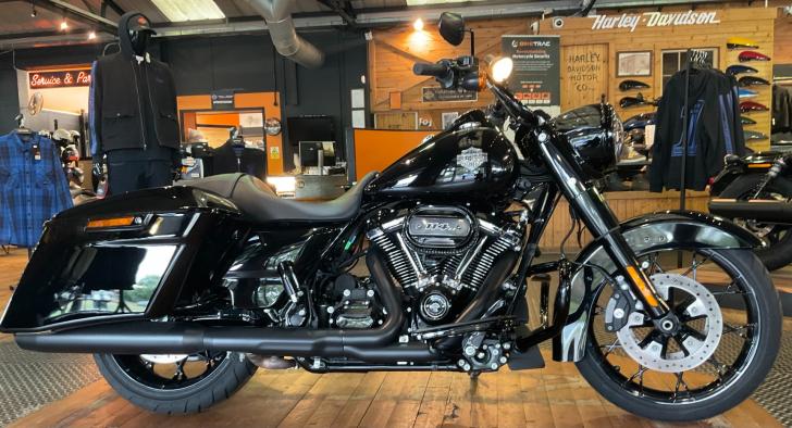 Harley-Davidson TOURING FLHRXS ROAD KING SPECIAL