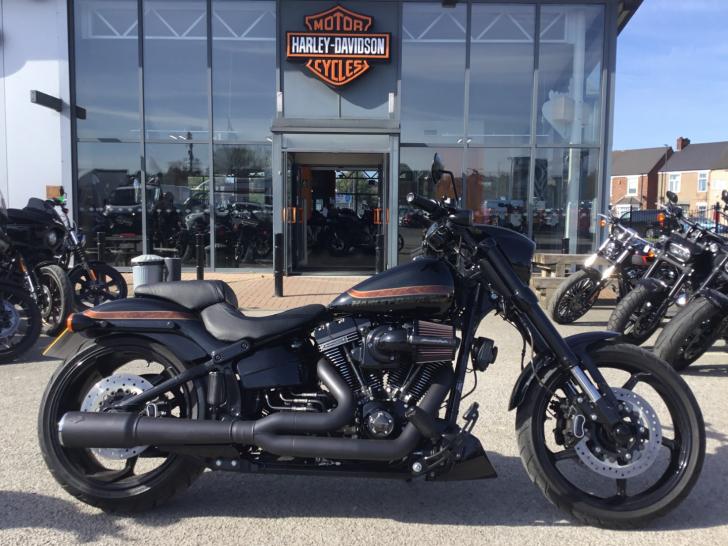 Harley cvo deals pro street breakout