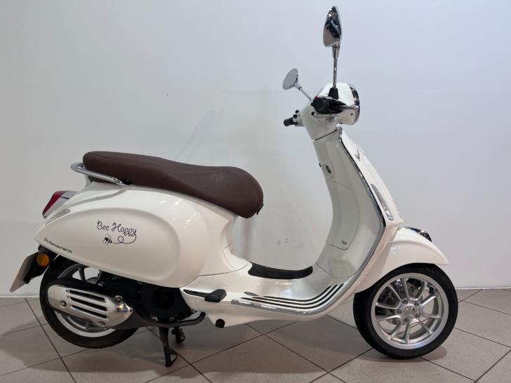 Vespa second outlet hand