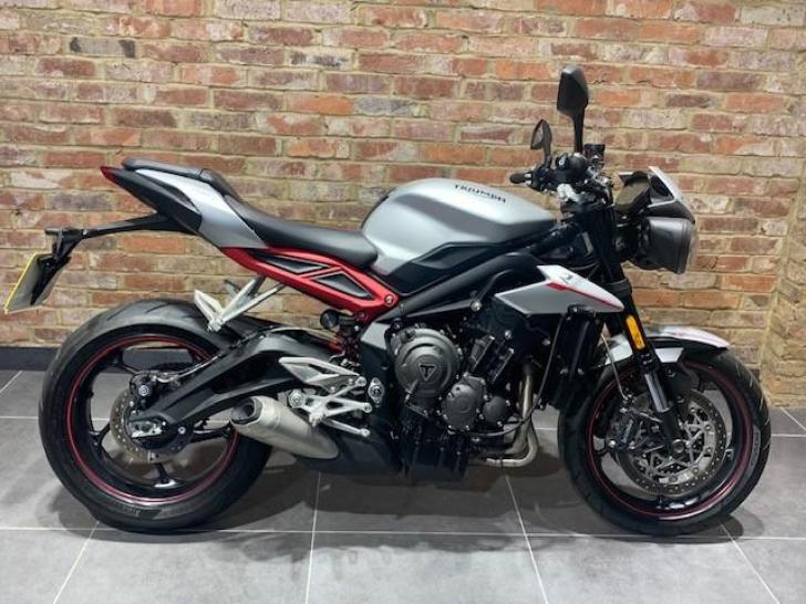 TRIUMPH STREET TRIPLE 765 R