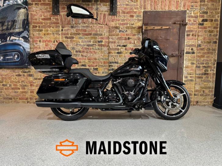 HARLEY-DAVIDSON FLHX STREET GLIDE 