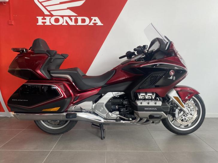 Honda GL1800 GOLD WING TOUR DCT