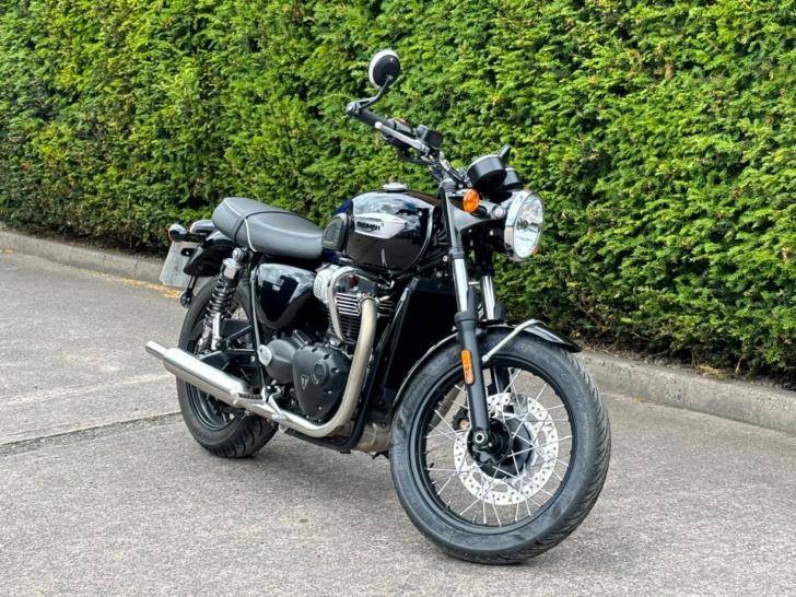 TRIUMPH BONNEVILLE T100 STEALTH EDITION