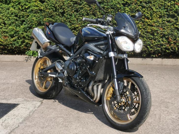 Triumph STREET TRIPLE R