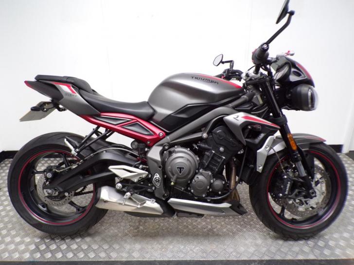 Triumph STREET TRIPLE R