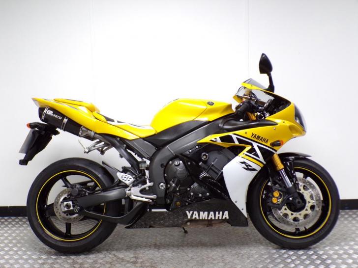 Yamaha R1 