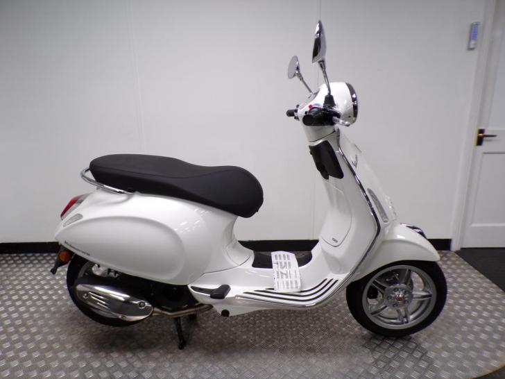 VESPA PRIMAVERA 125