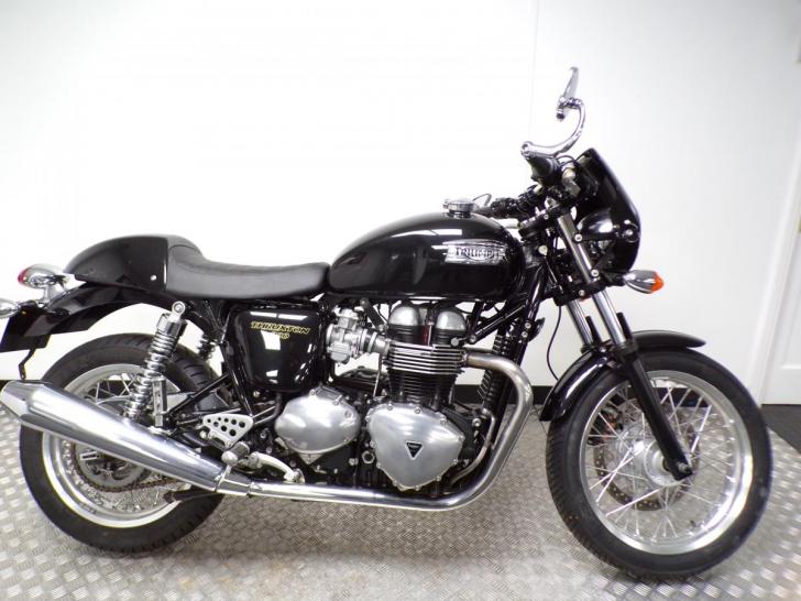 TRIUMPH THRUXTON