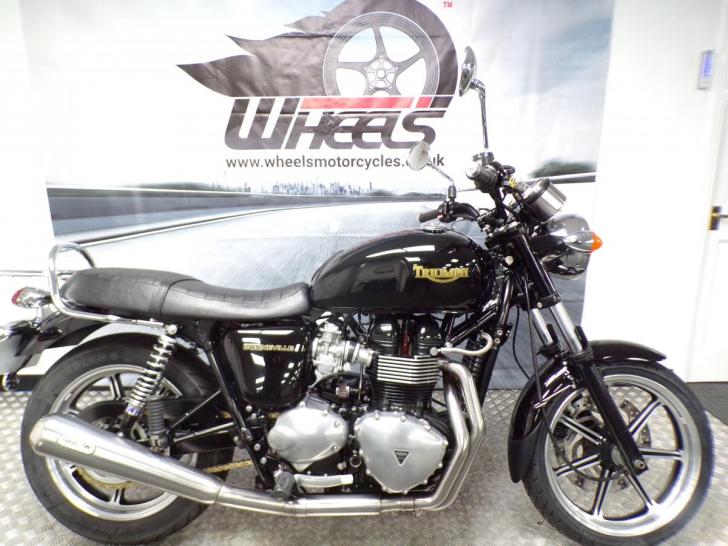 Triumph BONNEVILLE 865 