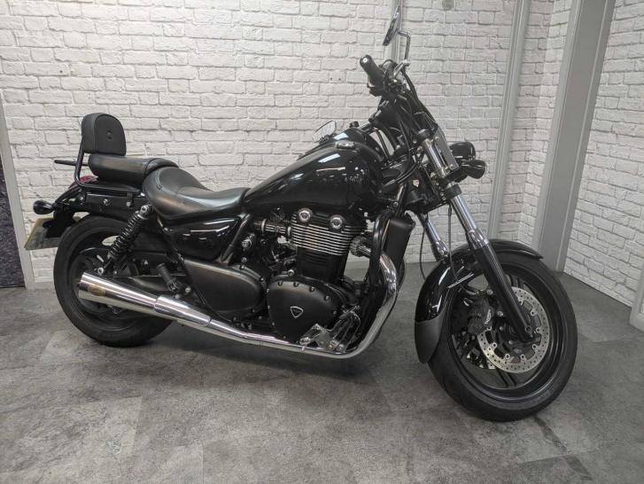 TRIUMPH THUNDERBIRD STORM