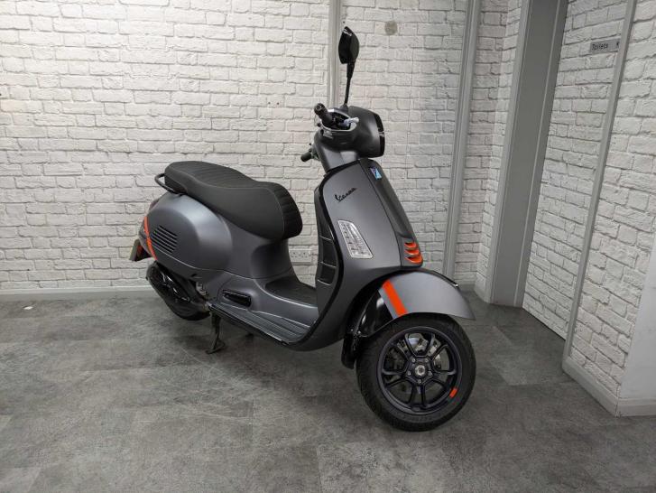 PIAGGIO VESPA GTS 300 SUPER SPORT 