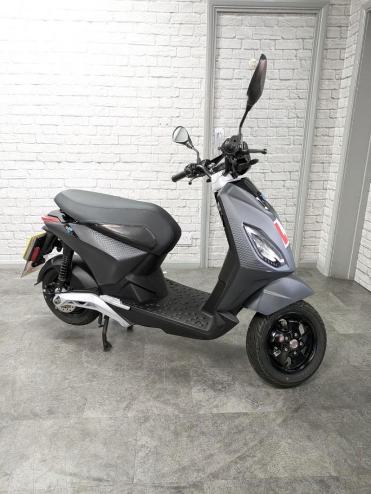 PIAGGIO ELECTRIC SCOOTER ACTIVE 60KMH 