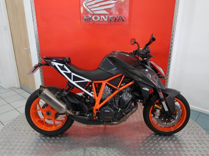 KTM 1290 SUPER DUKE R