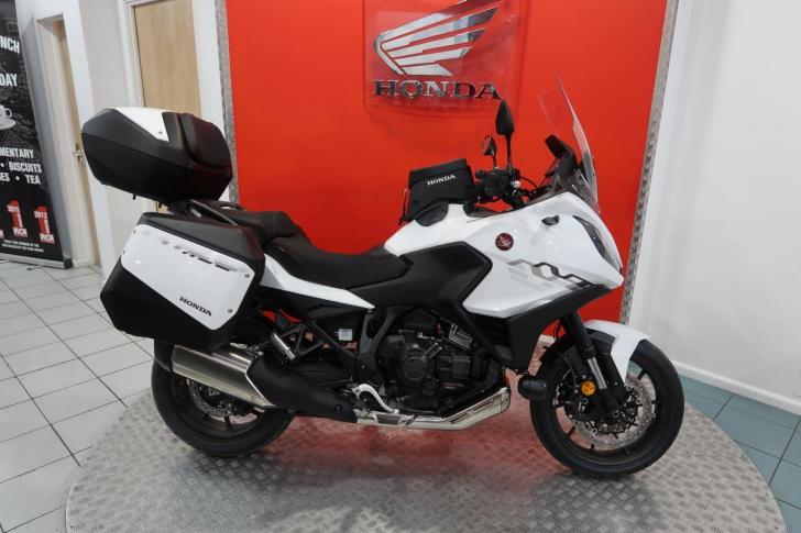 Honda NT1100 DCT WITH FREE VOYAGE PACK 