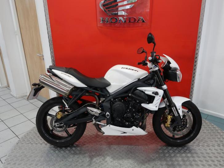 Triumph STREET TRIPLE 675 R 