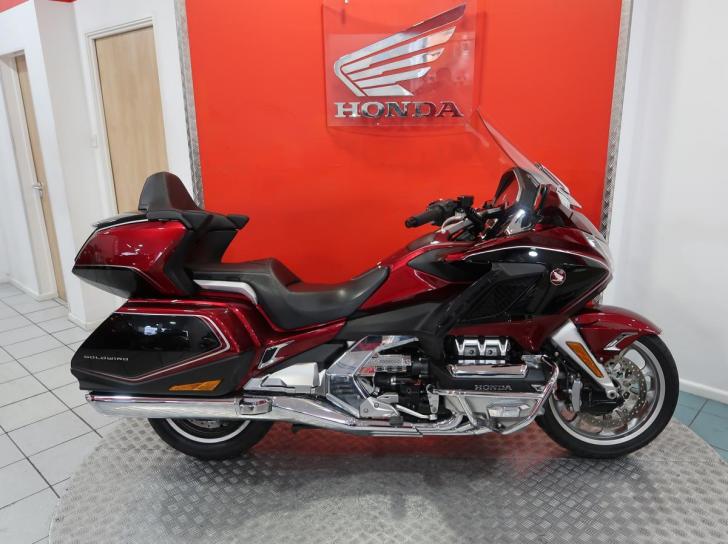 Honda GL1800 GOLD WING TOUR DCT