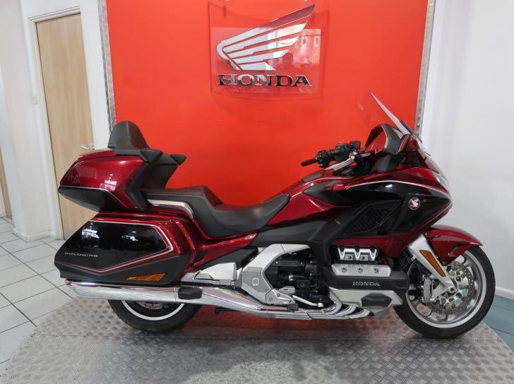 Honda GL1800 GOLD WING TOUR DCT