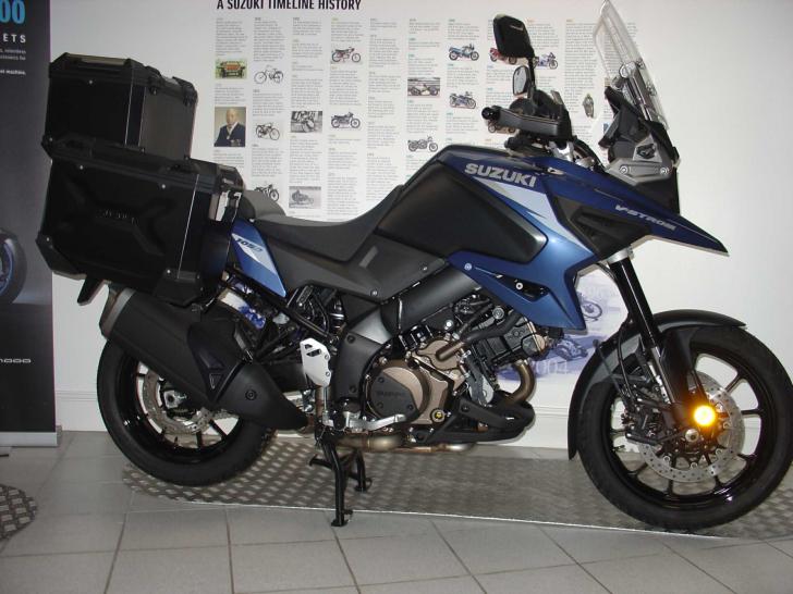 SUZUKI DL1050 GT TOURING . 