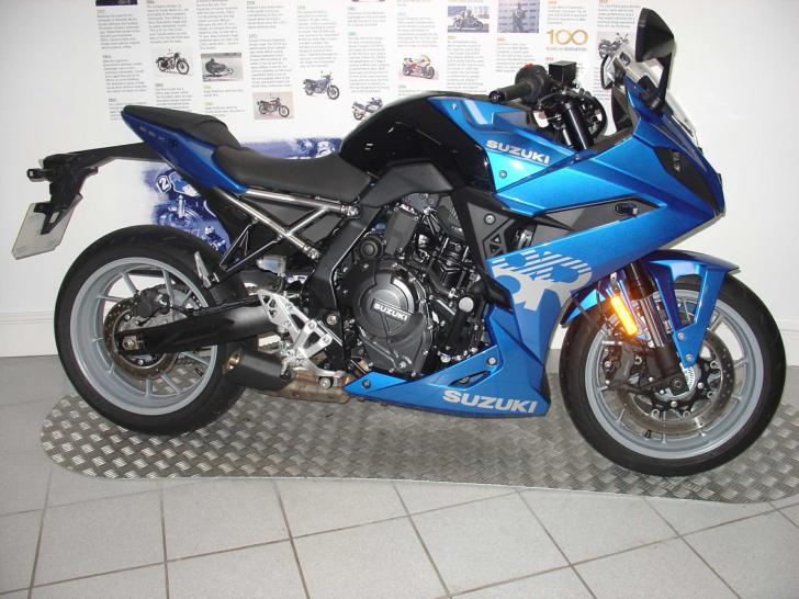 SUZUKI GSX800R 