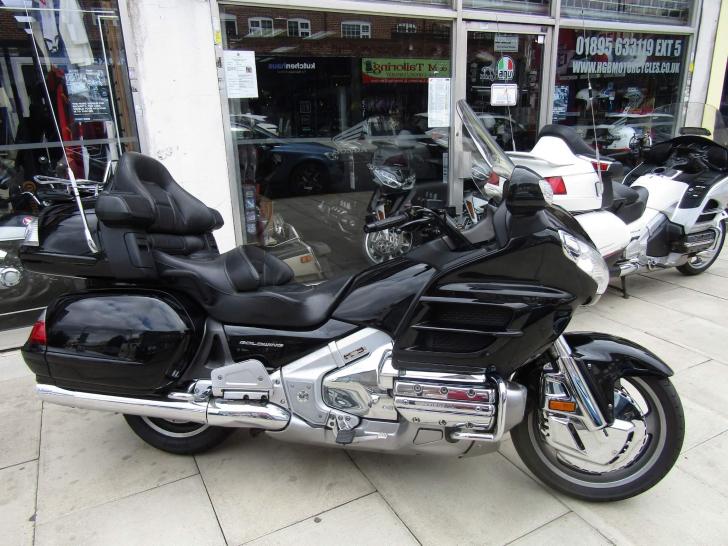 Honda GL1800 GOLDWING DELUXE TOURER