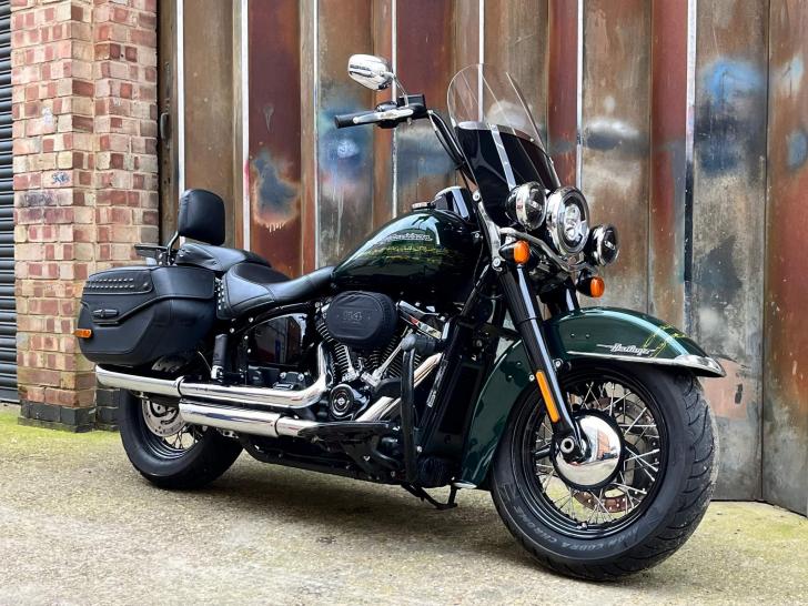 Harley-Davidson SOFTAIL 1870 HERITAGE CLASSIC 114 (COLOUR)(BLACK E.)(LACED W.)