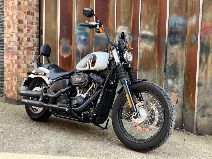 Harley-Davidson SOFTAIL 1870 STREET BOB 114 (COLOUR)