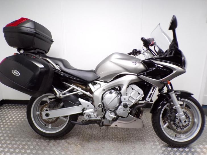 Yamaha FZS600 