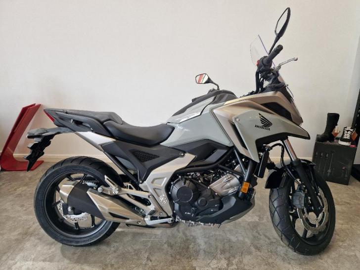 Honda NC750X MANUAL 