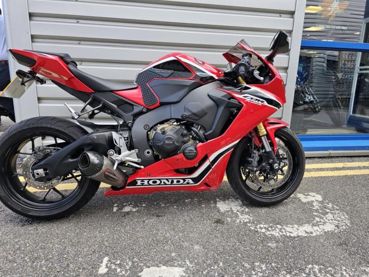 Honda CBR1000R FIREBLADE 