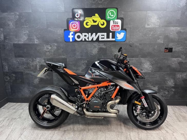 KTM 1290 SUPER DUKE R