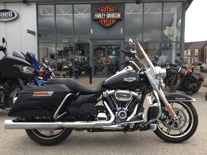 Harley-Davidson TOURING FLHRC ROAD KING CLASSIC