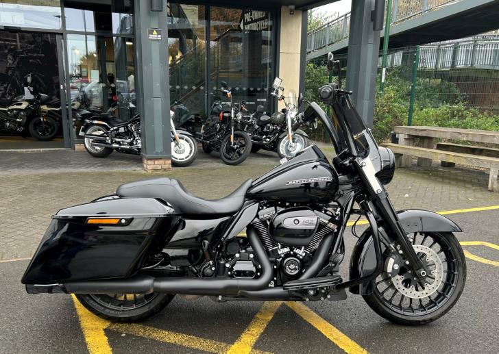 Harley-Davidson TOURING FLHRXS ROAD KING SPECIAL