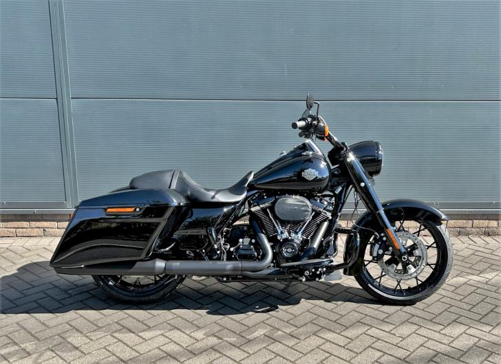 Harley-Davidson TOURING FLHRXS ROAD KING SPECIAL