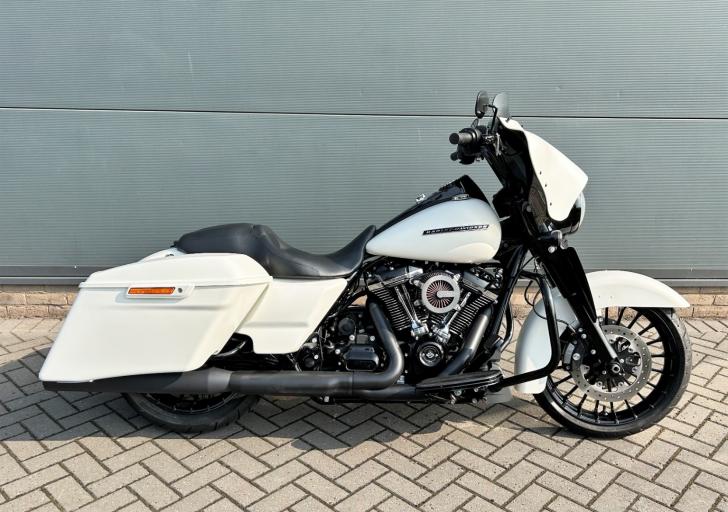 Harley-Davidson TOURING FLHRXS ROAD KING SPECIAL