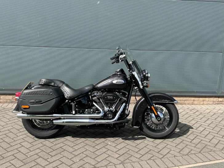 Harley-Davidson SOFTAIL FLHCS HERITAGE CLASSIC 114